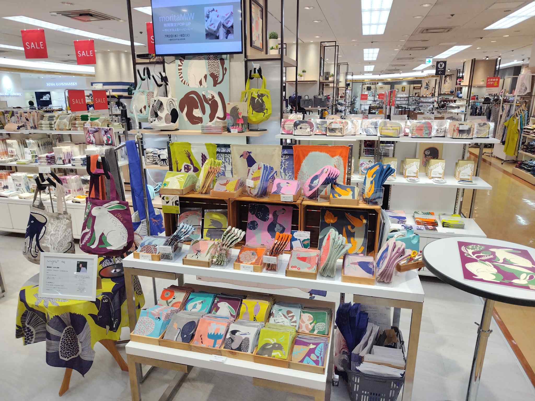 岡山・天満屋本店5階ステージ