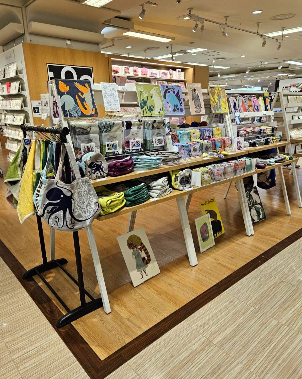 伊東屋　新宿店